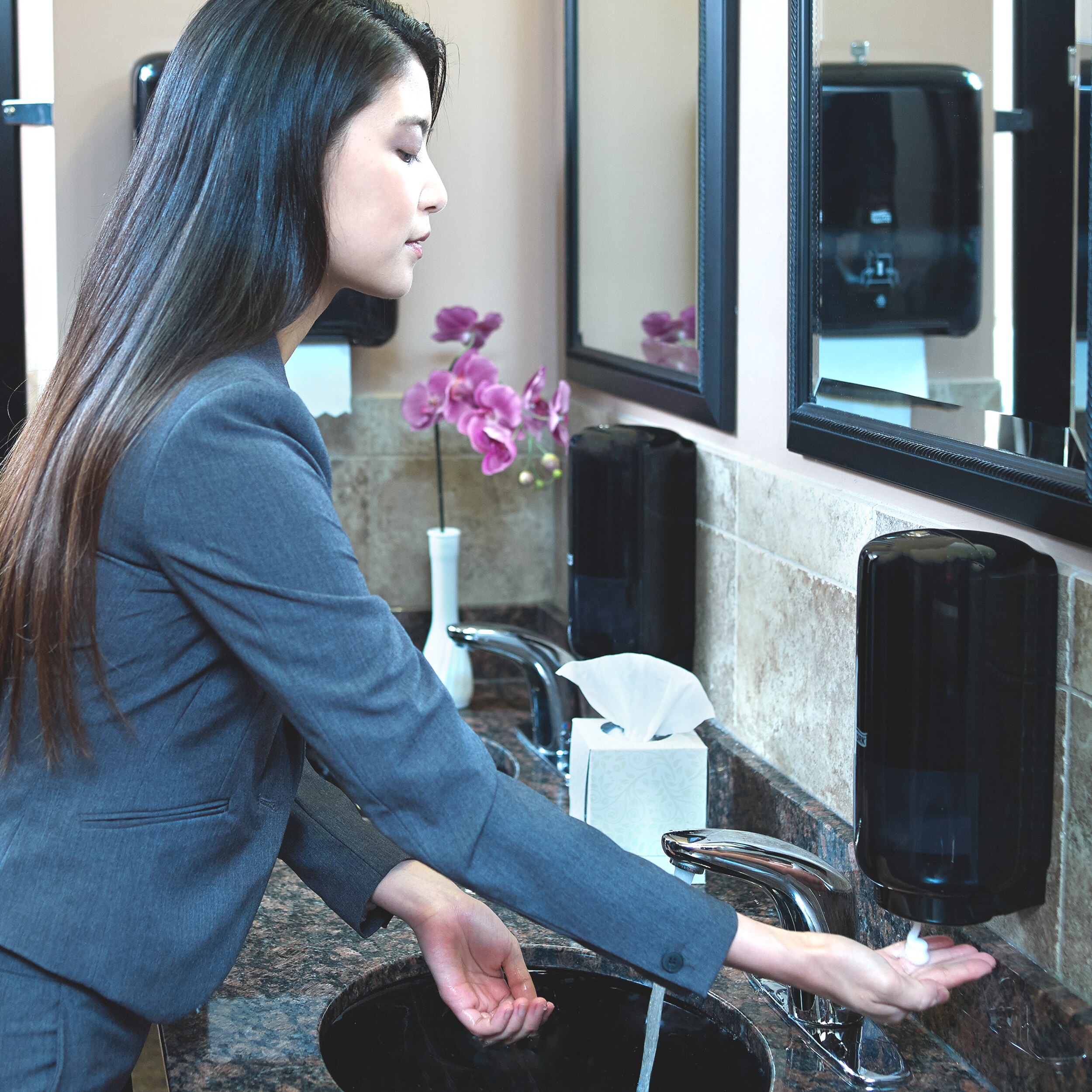 Automatic soap and disinfectant dispenser, S4, black