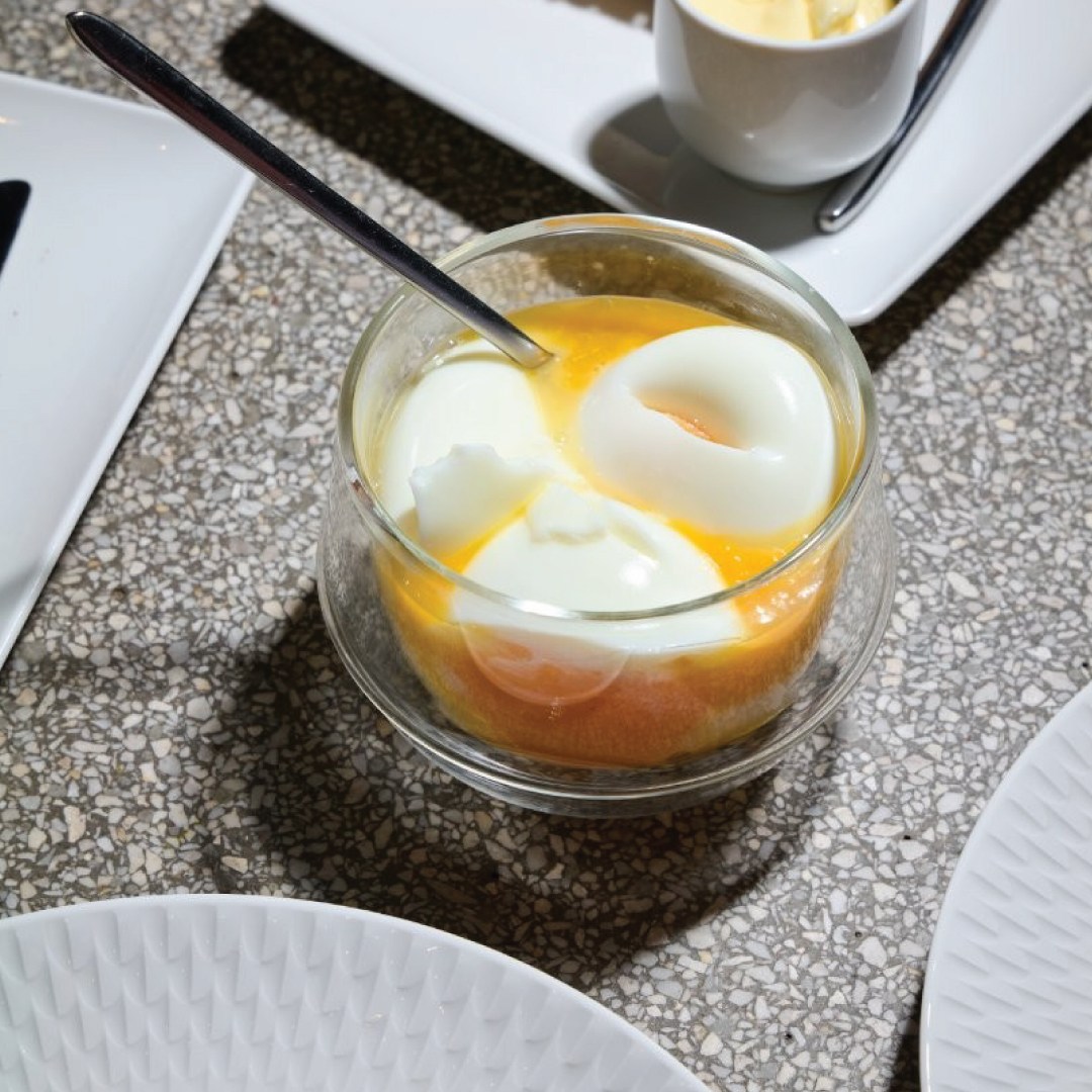 Purity Reflections talíř mělký se širokým okrajem, relief 30 cm