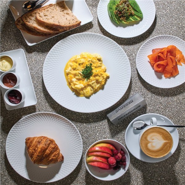 Purity Reflections talíř mělký se širokým okrajem, relief 30 cm