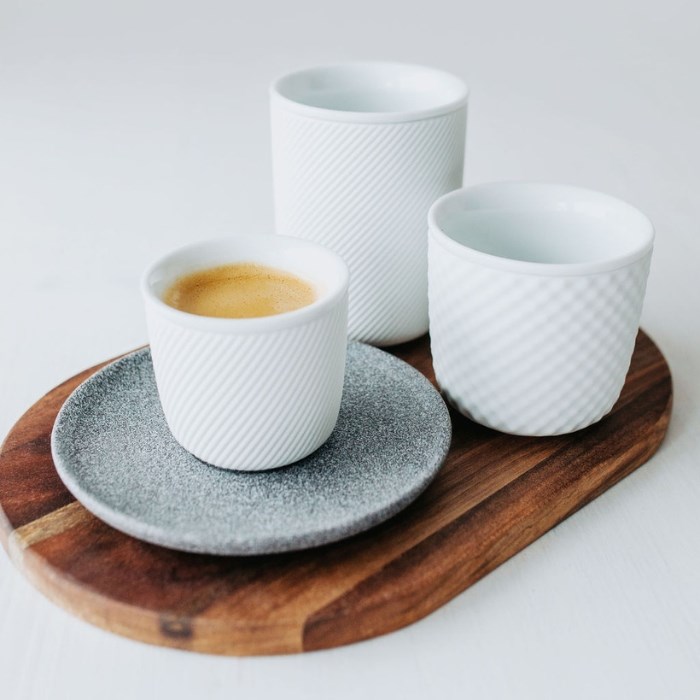 DOUBLEWALLS Porcelain double-walled cup WAVE raw, 18 cl