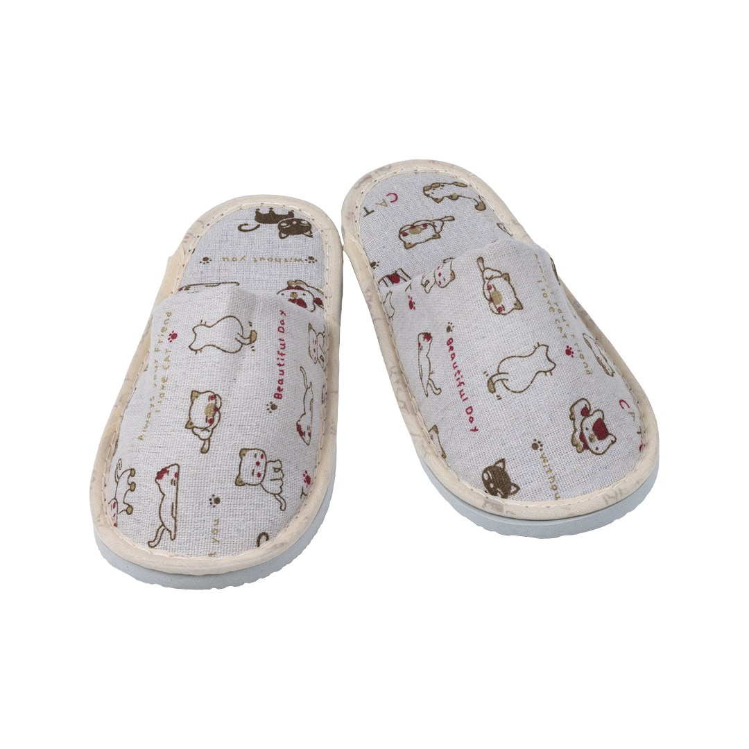 Children's closed slippers 23x9.5 cm, sole thickness 1.1 cm, cat motif